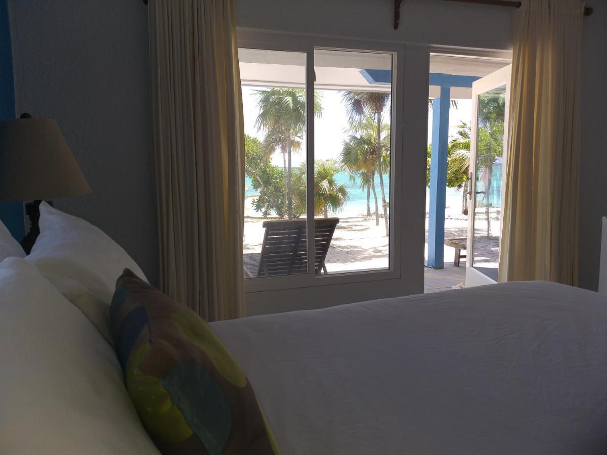 Pelican Beach Hotel Whitby Extérieur photo