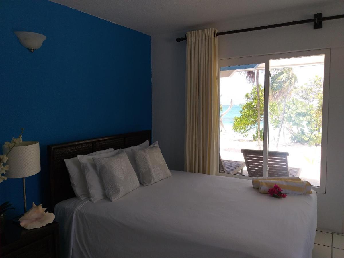 Pelican Beach Hotel Whitby Extérieur photo